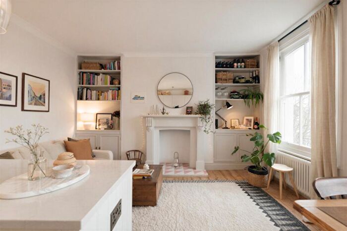 2 Bedroom Flat For Sale In Crowland Terrace, London, N1