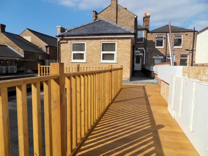 1 Bedroom Flat To Rent In High Street, Hounslow, TW3