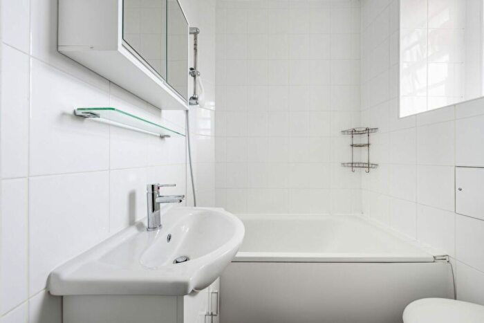 2 Bedroom Apartment To Rent In Grove End House, Grove End Road, St Johns Wood, London, NW8