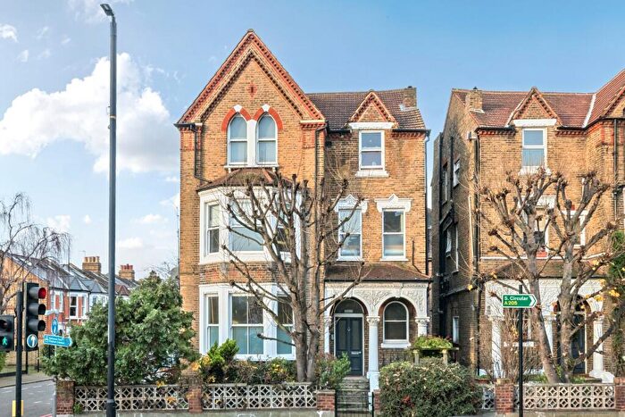 2 Bedroom Flat For Sale In Cavendish Road, London, SW12