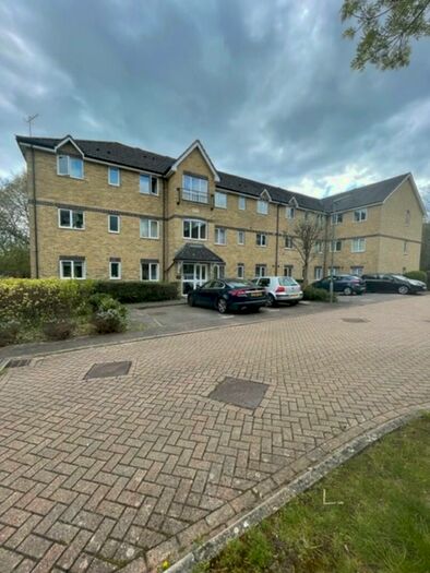 2 Bedroom Apartment To Rent In Westview Close, Redhill, RH1