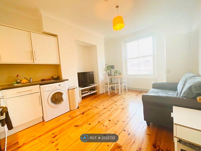 2 Bedroom Flat To Rent In City Road, London, EC1V