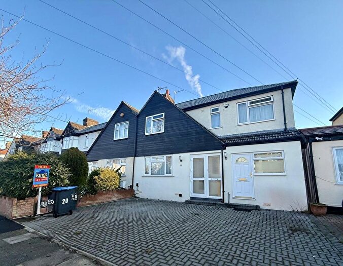 5 Bedroom End Of Terrace House To Rent In Princes Avenue, Enfield, EN3