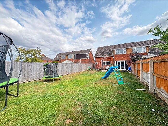 4 Bedroom Semi-Detached House For Sale In Watts Lane, Louth, LN11