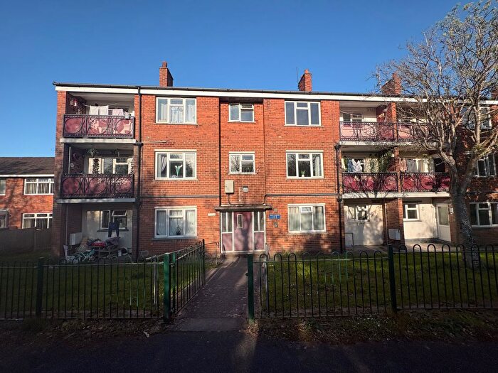 3 Bedroom Flat For Sale In Ty'r Llwyn, Wrexham, LL14