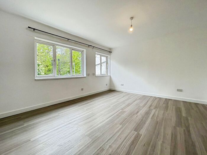 1 Bedroom Flat To Rent In Waverly Road, St Albans, AL3