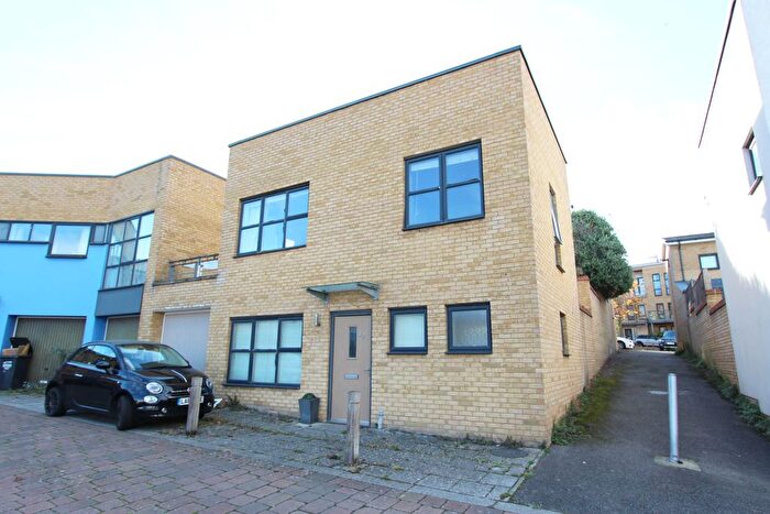 2 Bedroom Link Detached House For Sale In Courtyard Mews, Greenhithe, Kent, DA9