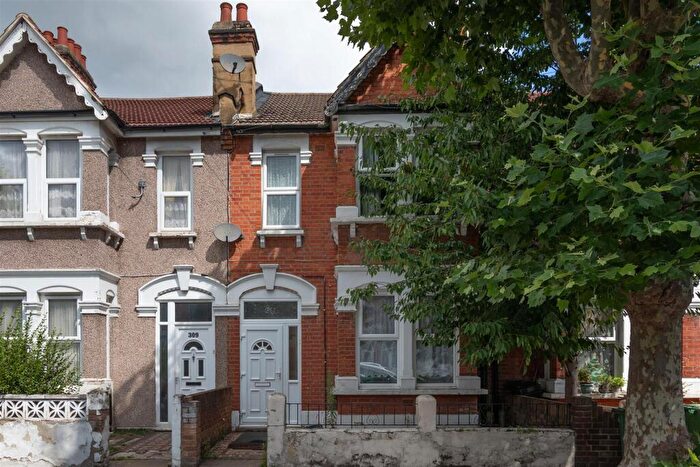 3 Bedroom House For Sale In Strone Road, Forest Gate, E12