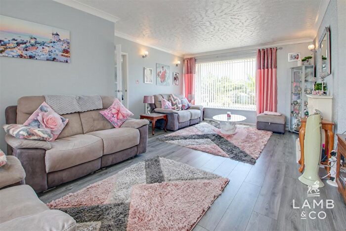 4 Bedroom Detached Bungalow For Sale In Jaywick Lane, Clacton-On-Sea, CO15