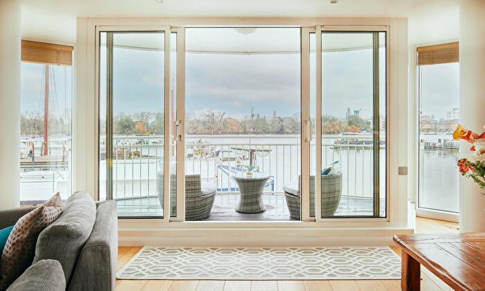 3 Bedroom Flat For Sale In Point Pleasant, London, SW18