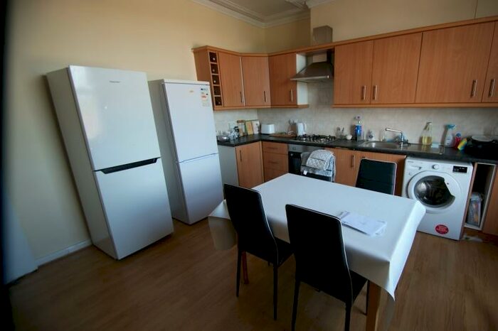 4 Bedroom Terraced House To Rent In Blenheim Square, University, Leeds, LS2