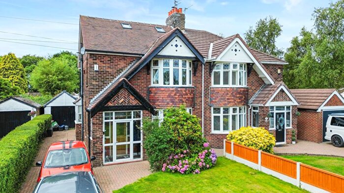 4 Bedroom Semi-Detached House For Sale In St. Helens Road, Rainford, WA11