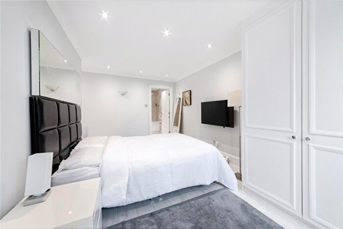 2 Bedroom Apartment To Rent In Lawn House Close, London, E14