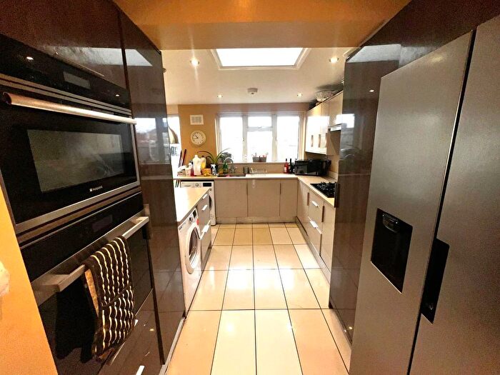 3 Bedroom Terraced House For Sale In Brangbourne Road, Bromley, BR1