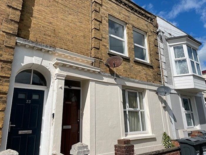 2 Bedroom Property To Rent In Fitzroy Street, Sandown, PO36