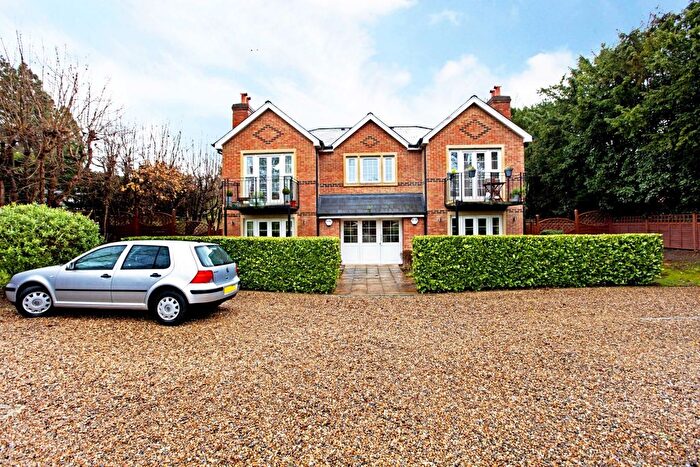 2 Bedroom Flat To Rent In Court Road, Maidenhead, SL6