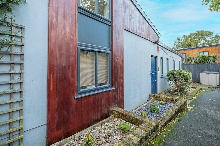 3 Bedroom Semi-Detached Bungalow To Rent In Summit Close, Edgware, HA8