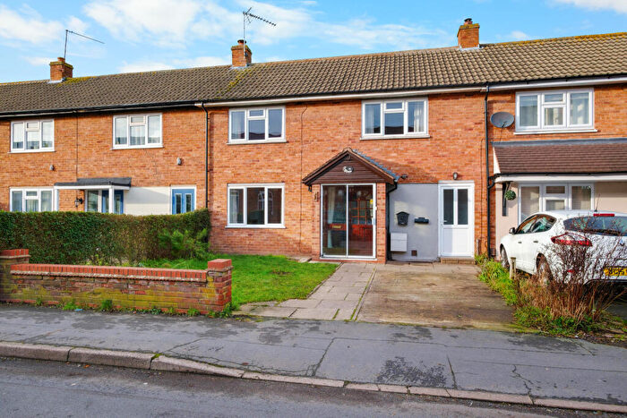 3 Bedroom Terraced House For Sale In Watts Road, Studley, B80