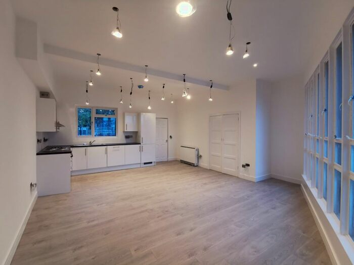 3 Bedroom Flat To Rent In Bridge Street, Pinner HA5