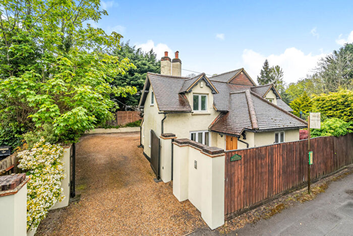 4 Bedroom Detached House For Sale In Kiln Green, Berks, RG10