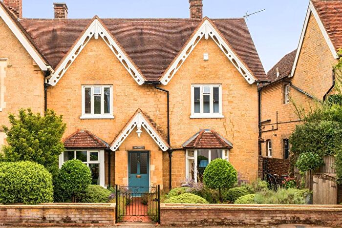 3 Bedroom Semi Detached House For Sale In Petworth Road, Haslemere, GU27