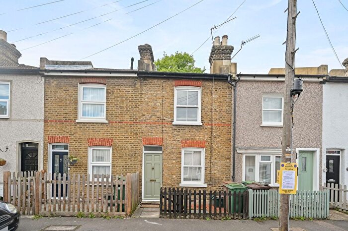 2 Bedroom Terraced House To Rent In Harold Road, Sutton, SM1