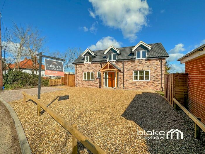 4 Bedroom Detached House For Sale In Thurleston Lane, Ipswich, IP1