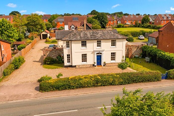4 Bedroom Detached House For Sale In Ipswich Road, Long Stratton, Norwich, NR15