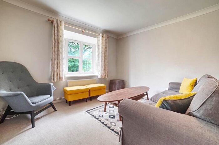 2 Bedroom Apartment To Rent In Westcott Road, London, SE17