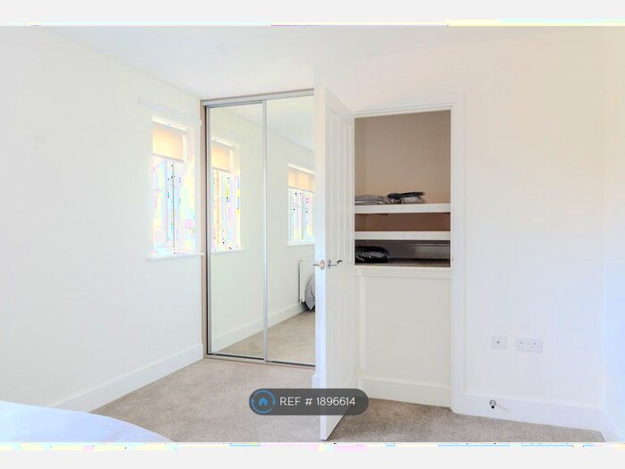 3 Bedroom Semi-Detached House To Rent In Roman Way, West Bromwich, B71