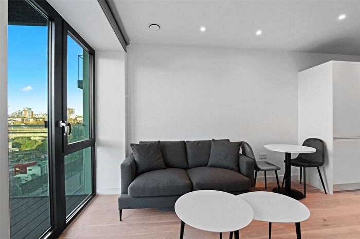 Apartment To Rent In Shipwright Street, London, E16