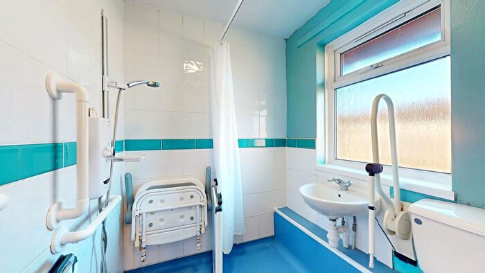 1 Bedroom Bungalow For Sale In Wakefields Walk, Downfield Road, Cheshunt, Waltham Cross, EN8