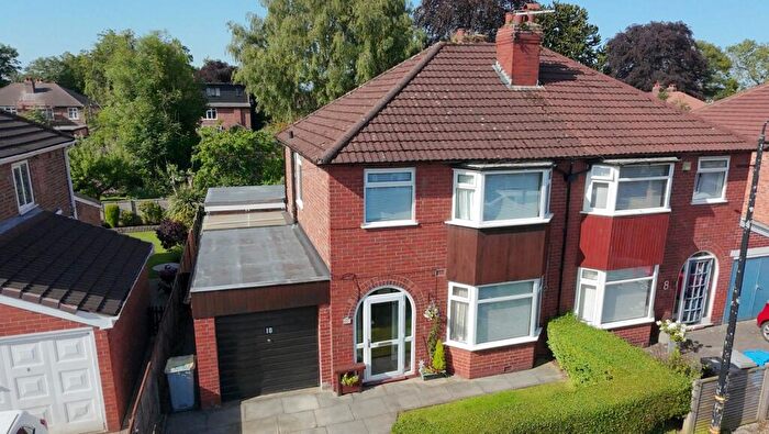 3 Bedroom Semi-Detached House For Sale In Leith Avenue, Sale, Trafford, M33