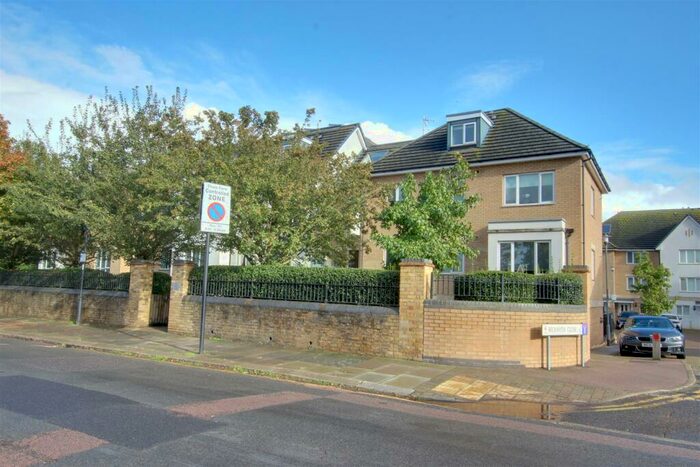 2 Bedroom Flat To Rent In Drapers Road, Enfield, EN2