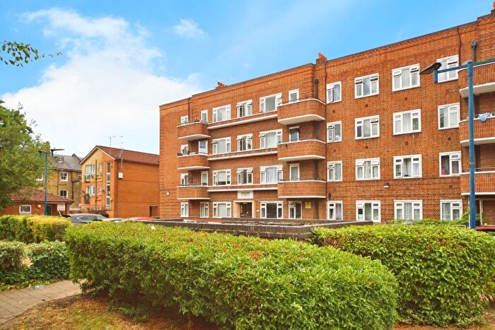 3 Bedroom Flat For Sale In Marquis Road, London, N4