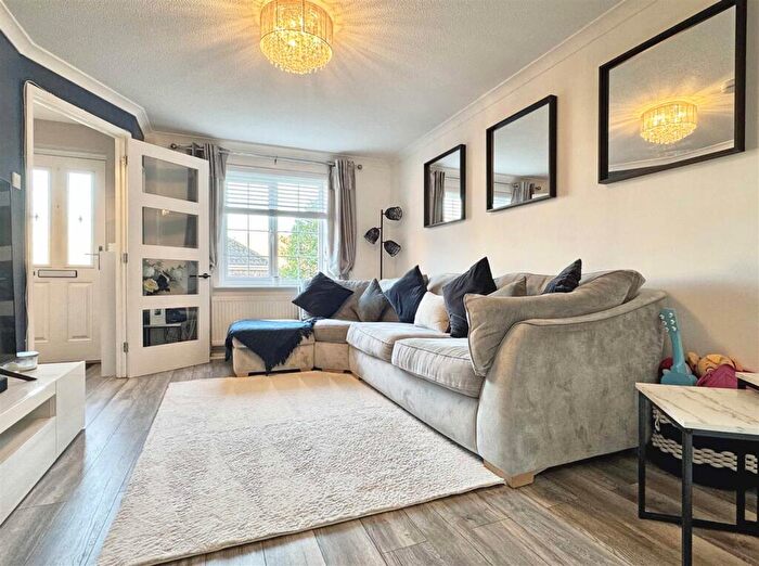 3 Bedroom End Of Terrace House For Sale In Dunoon Close, Braintree, CM7