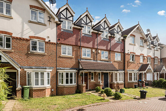 4 Bedroom House For Sale In Healy Drive, Orpington, BR6