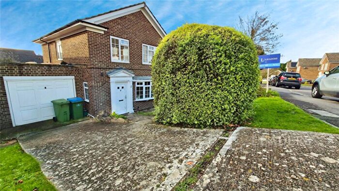 4 Bedroom Link Detached House For Sale In Greenbanks Gardens, Wallington, Fareham, PO16