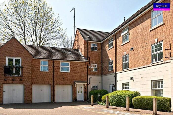 2 Bedroom Flat To Rent In Weller Mews, Enfield, Greater London, EN2