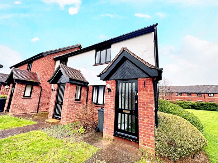 2 Bedroom Maisonette To Rent In Gilson Close, Chelmsford, CM2