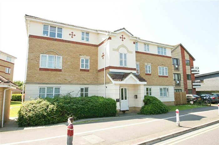 2 Bedroom Apartment For Sale In Goodwin Villas, Richards Way, Cippenham, SL1
