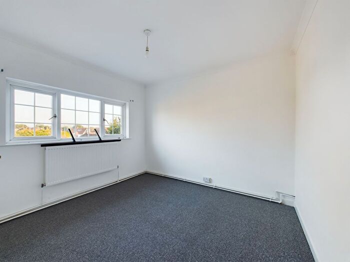 4 Bedroom Maisonette To Rent In N North Parade, Chessington, Surrey, KT9
