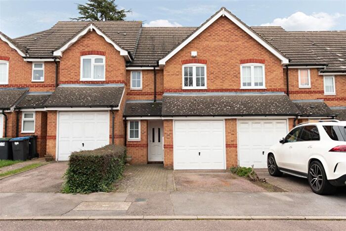 3 Bedroom Terraced House For Sale In St. Johns Close, London, N14