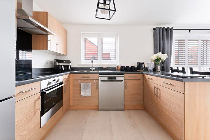 4 Bedroom Detached House For Sale In Brodie Rise, Salisbury, SP2