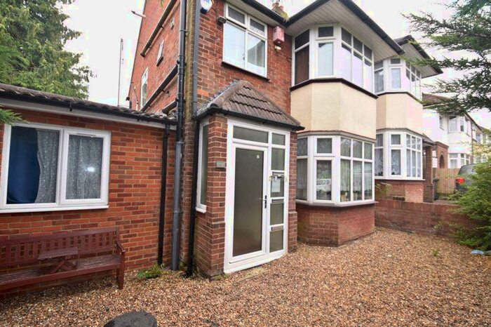 2 Bedroom Flat To Rent In Crawley Green Road, Luton, LU2