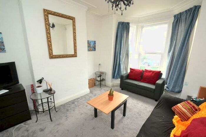 4 Bedroom Terraced House To Rent In Cliff Mount, Woodhouse, Leeds, LS6