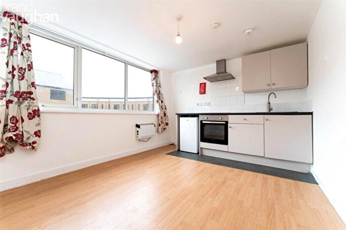 Flat To Rent In Railway Road, Newhaven, East Sussex, BN9