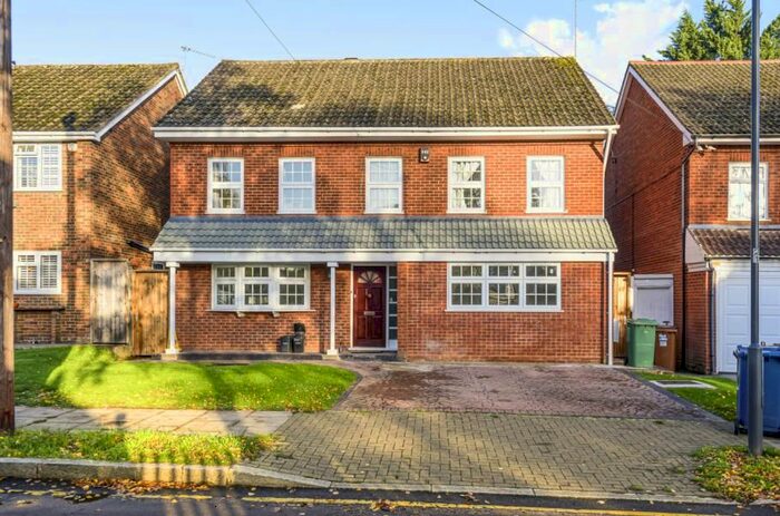 4 Bedroom Detached House To Rent In Barrow Point Avenue, Pinner, HA5