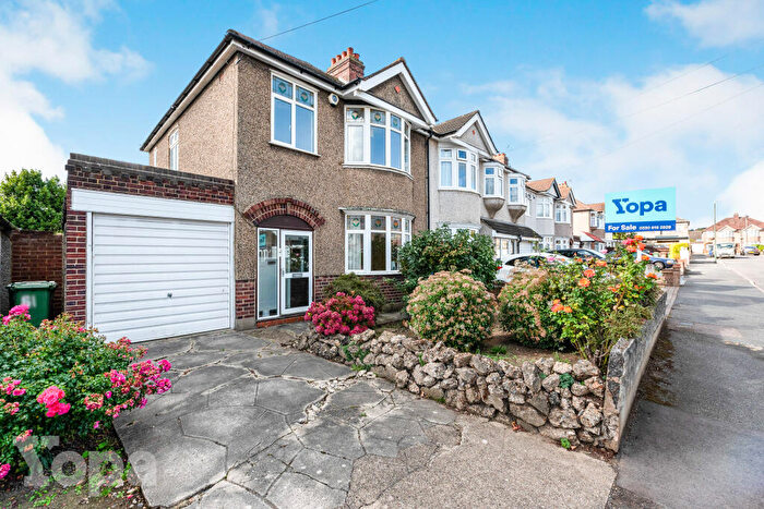 3 Bedroom Semi Detached House For Sale In Sandringham Drive, Welling, DA16