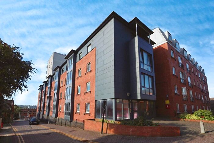 2 Bedroom Flat For Sale In Woolmonger Street, Northampton, Northamptonshire, NN1